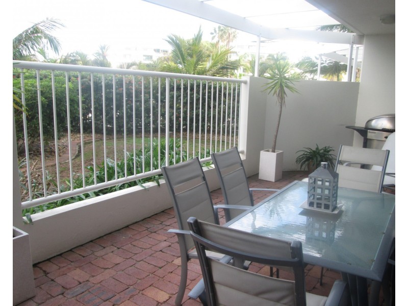 2/7 Oatland Esplanade, Runaway Bay QLD 4216