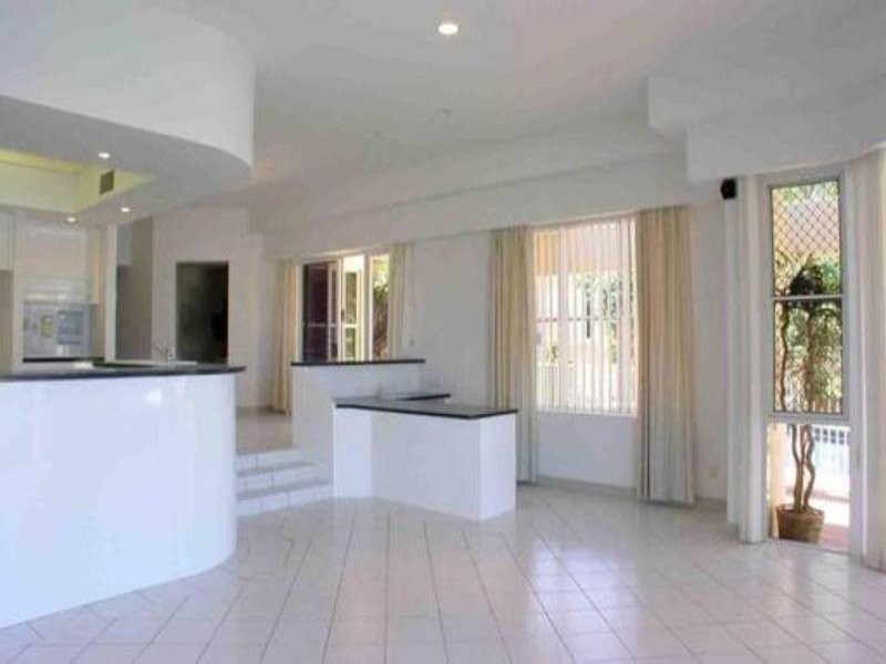 9 Excalibur Court, Paradise Point QLD 4216
