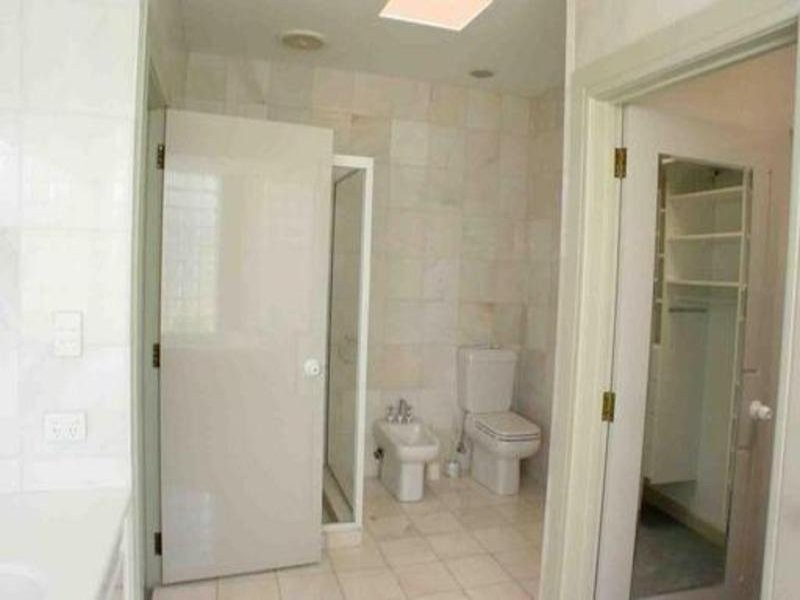 9 Excalibur Court, Paradise Point QLD 4216