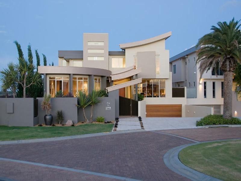 42 Royal Albert Crescent, Paradise Point QLD 4216