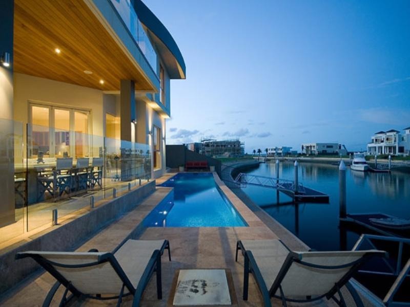 42 Royal Albert Crescent, Paradise Point QLD 4216