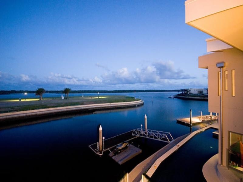 42 Royal Albert Crescent, Paradise Point QLD 4216