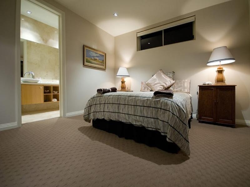 42 Royal Albert Crescent, Paradise Point QLD 4216