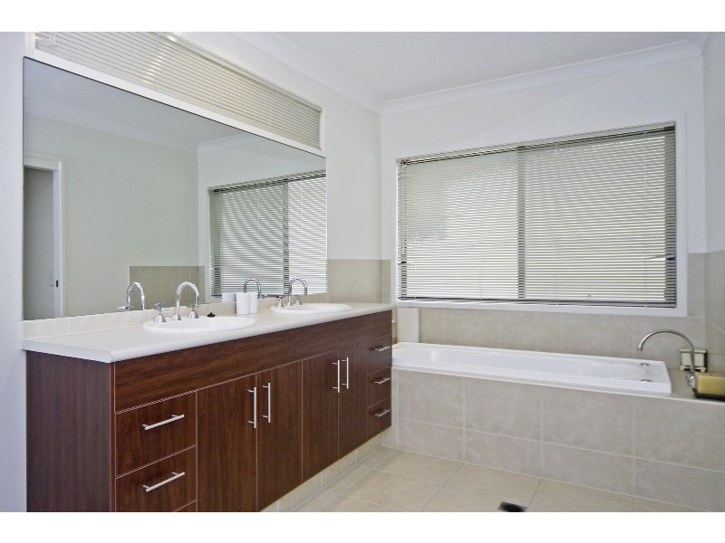 46 Annerley Avenue, Runaway Bay QLD 4216