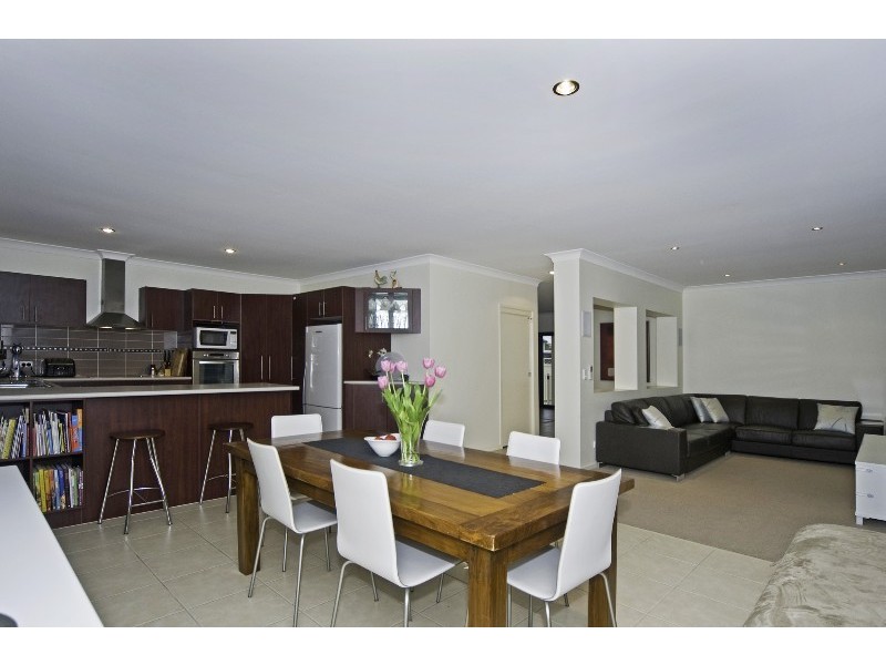 46 Annerley Avenue, Runaway Bay QLD 4216