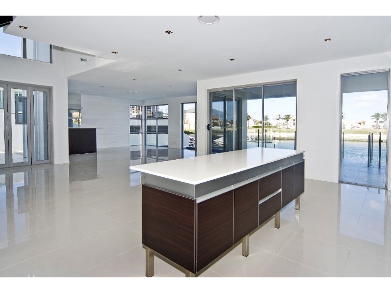 Paradise Point QLD 4216