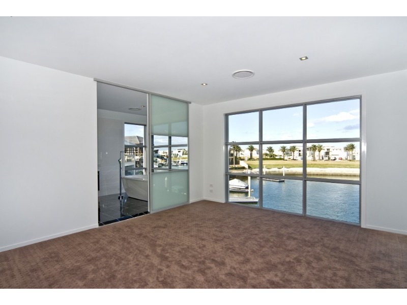 Paradise Point QLD 4216