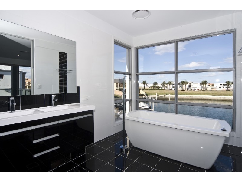 Paradise Point QLD 4216