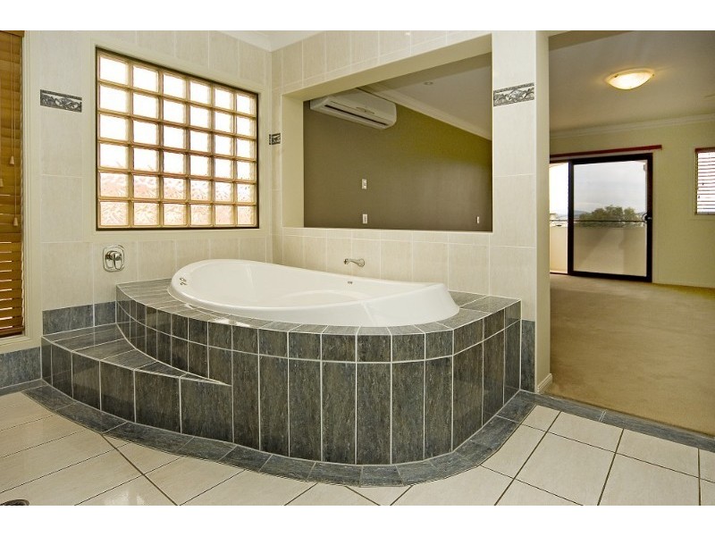 Hope Island QLD 4212