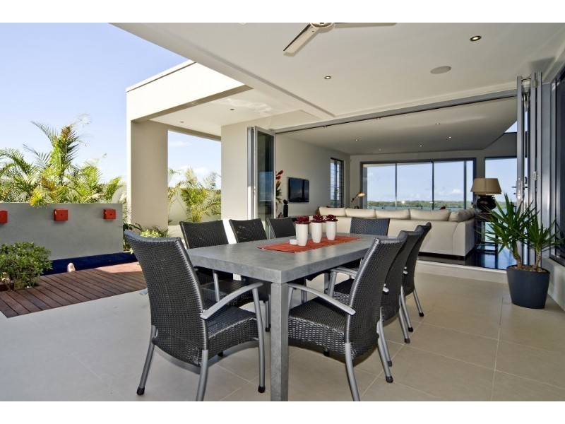 13 Parklane Terrace, Paradise Point QLD 4216