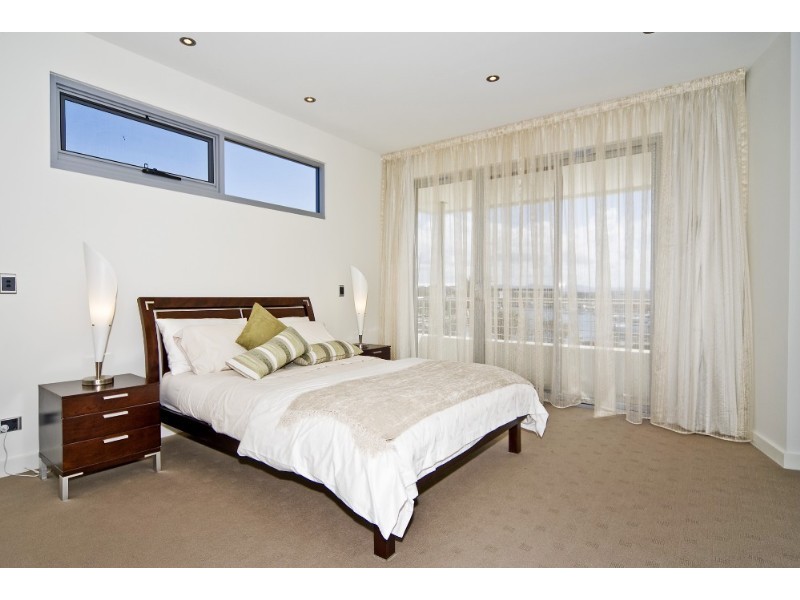 13 Parklane Terrace, Paradise Point QLD 4216