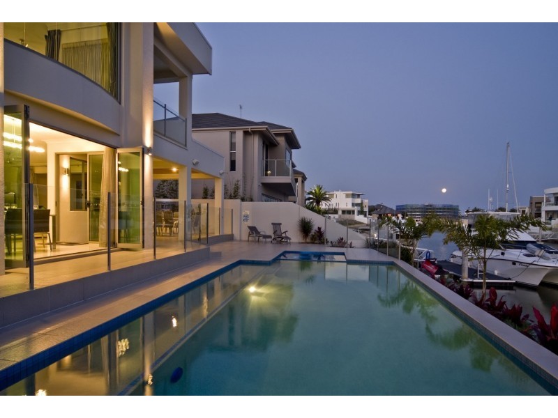 26 Knightsbridge Pde West, Paradise Point QLD 4216