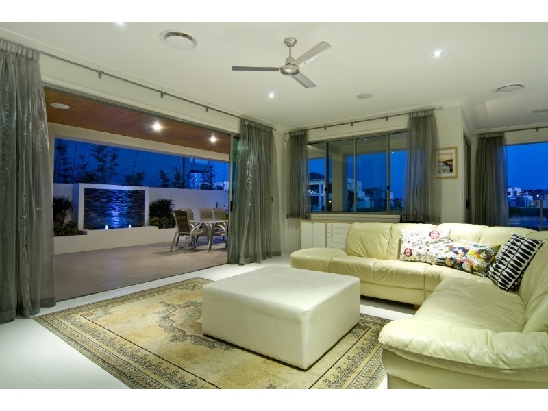 26 Knightsbridge Pde West, Paradise Point QLD 4216