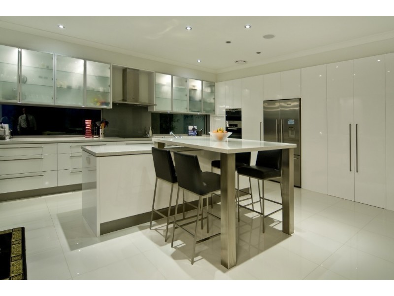 26 Knightsbridge Pde West, Paradise Point QLD 4216
