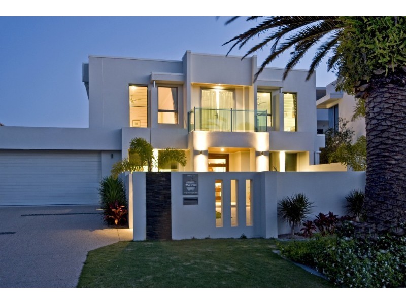 26 Knightsbridge Pde West, Paradise Point QLD 4216