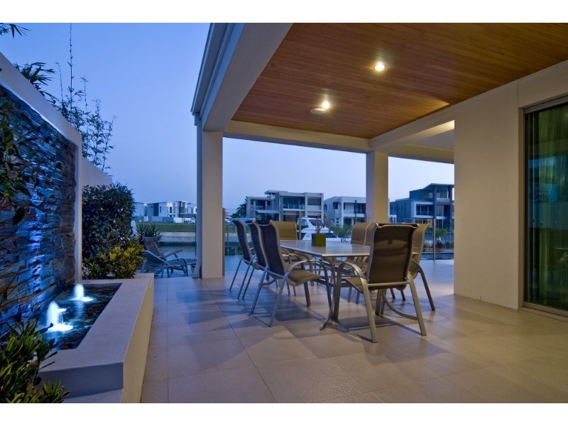 26 Knightsbridge Pde West, Paradise Point QLD 4216