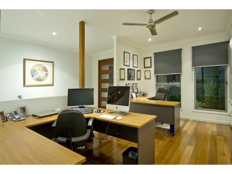 26 Knightsbridge Pde West, Paradise Point QLD 4216