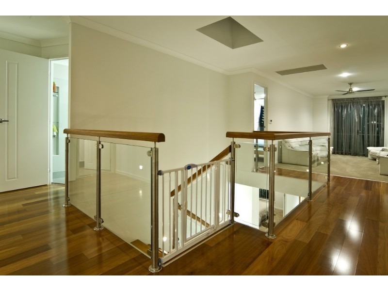 26 Knightsbridge Pde West, Paradise Point QLD 4216