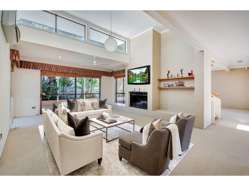 92 Oxley Drive, Paradise Point QLD 4216