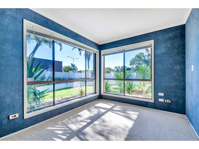 92 Oxley Drive, Paradise Point QLD 4216