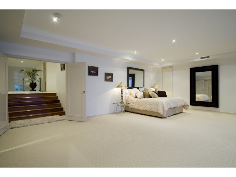 61 The Peninsula, Paradise Point QLD 4216