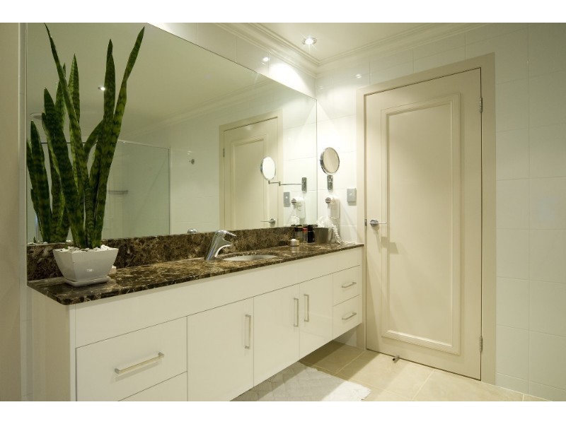 61 The Peninsula, Paradise Point QLD 4216