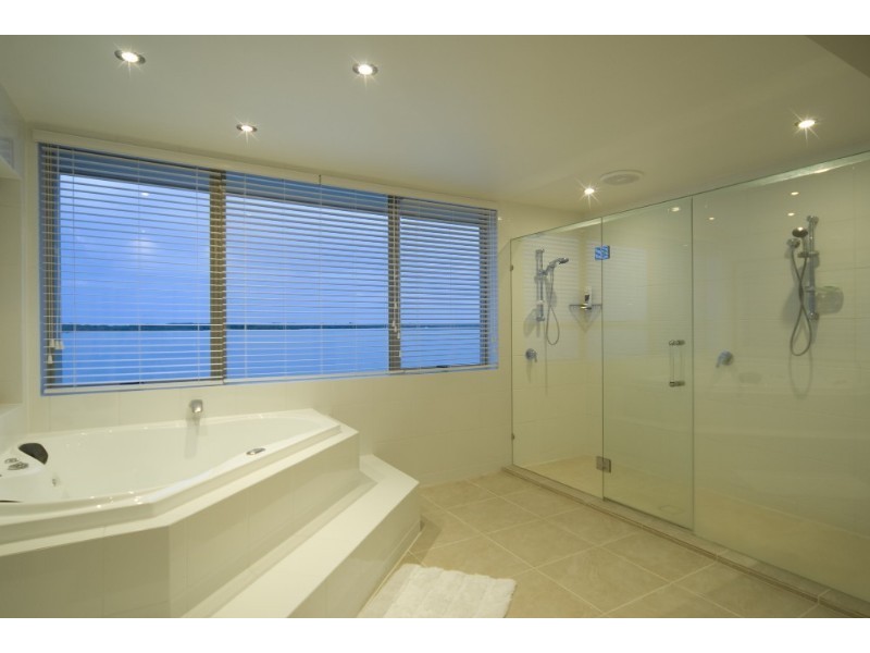 61 The Peninsula, Paradise Point QLD 4216