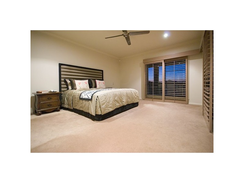 Paradise Point QLD 4216