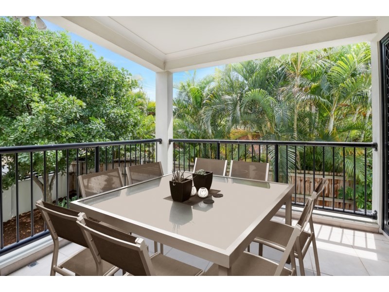 1/70 Government Road, Labrador QLD 4215