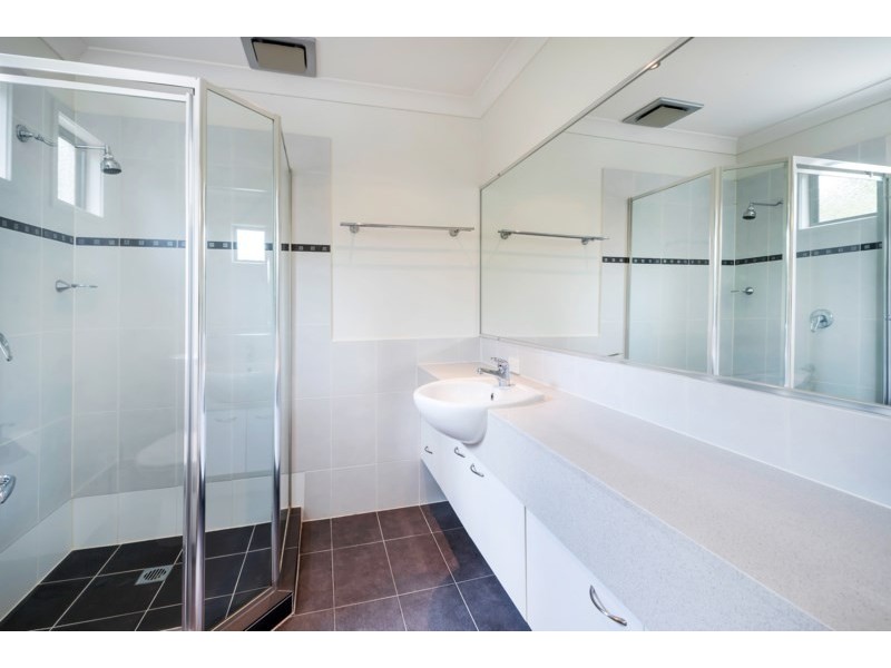 1/70 Government Road, Labrador QLD 4215