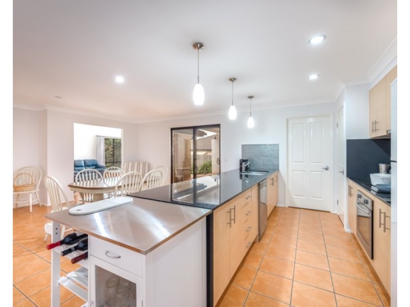 21 Murchison Street, Pacific Pines QLD 4211