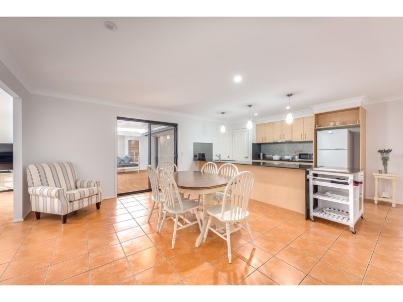 21 Murchison Street, Pacific Pines QLD 4211