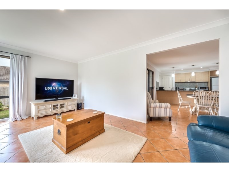 21 Murchison Street, Pacific Pines QLD 4211