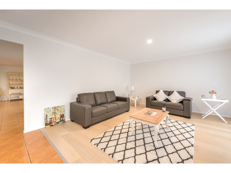 21 Murchison Street, Pacific Pines QLD 4211