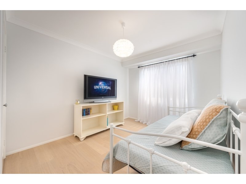 21 Murchison Street, Pacific Pines QLD 4211