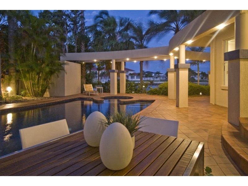 9 Excalibur Court, Paradise Point QLD 4216