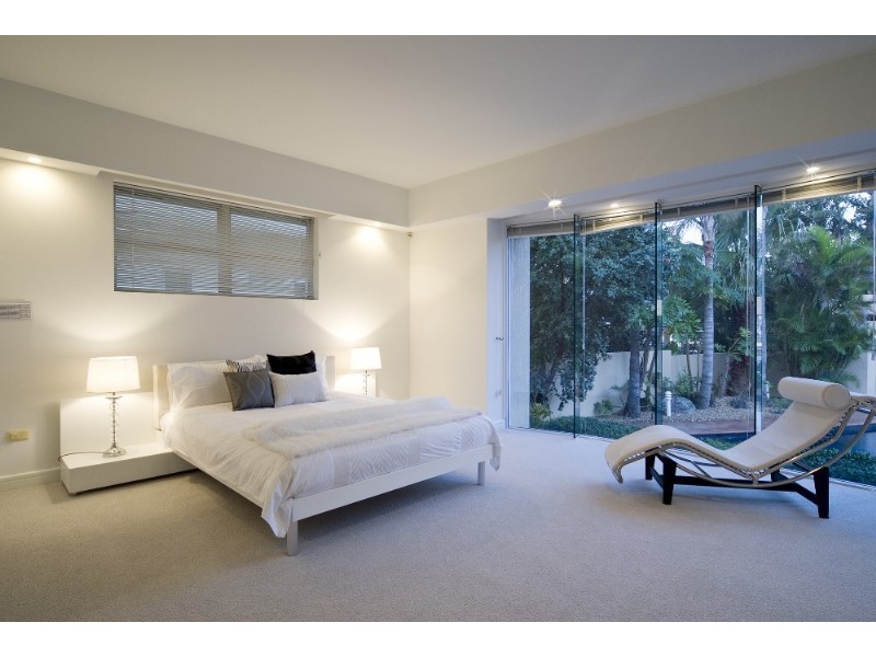 9 Excalibur Court, Paradise Point QLD 4216