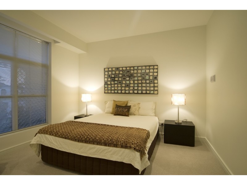 9 Excalibur Court, Paradise Point QLD 4216