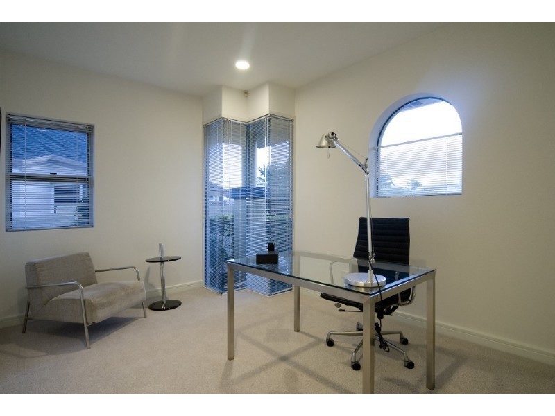 9 Excalibur Court, Paradise Point QLD 4216