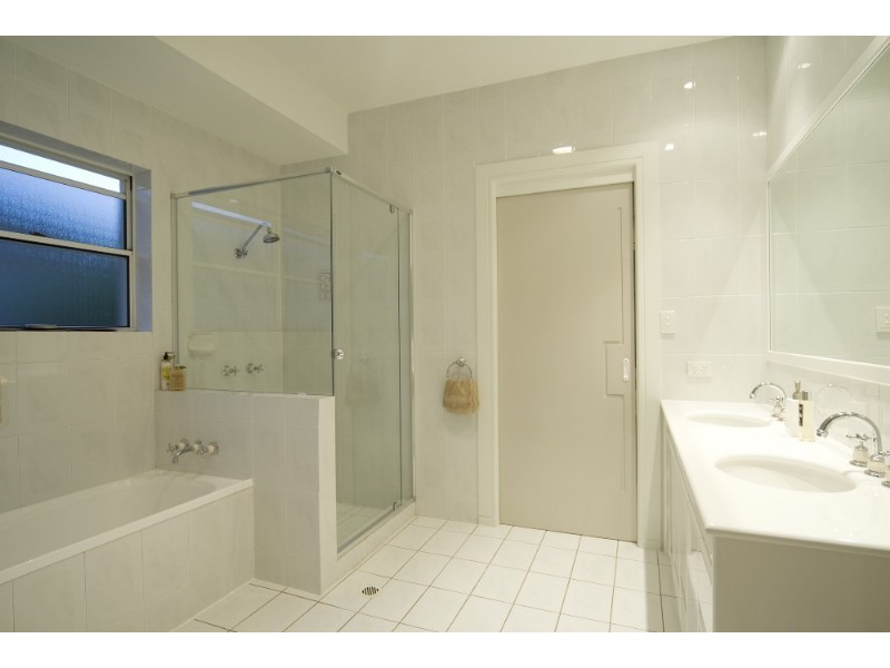 9 Excalibur Court, Paradise Point QLD 4216