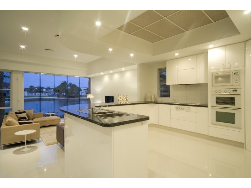 9 Excalibur Court, Paradise Point QLD 4216