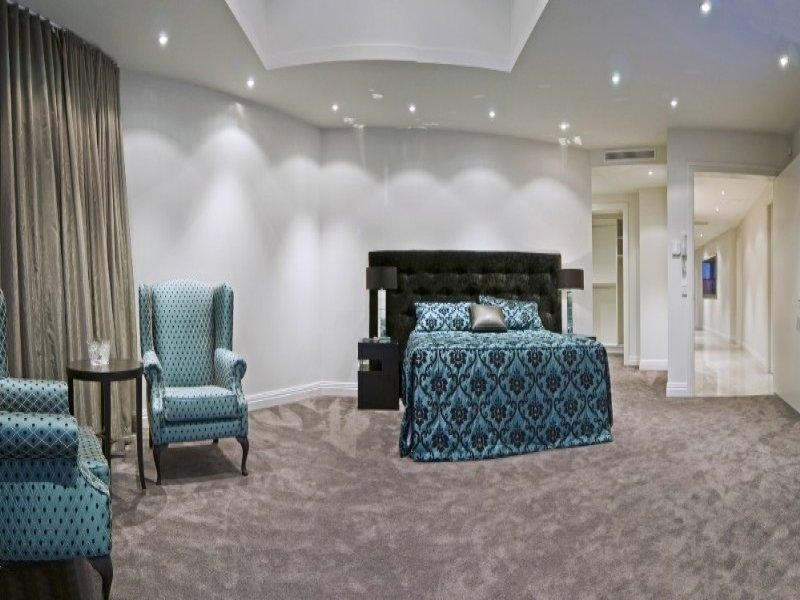 43 Knights Bridge Parade, Paradise Point QLD 4216