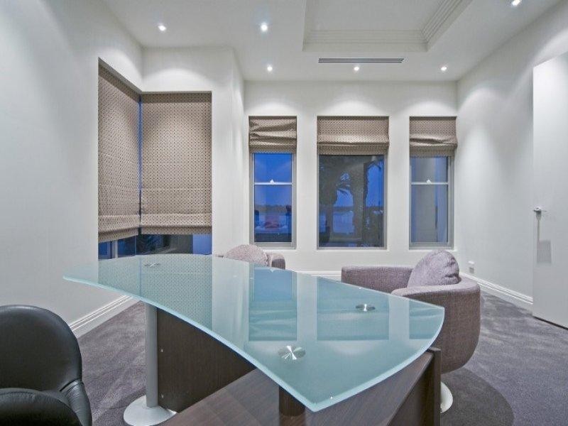 43 Knights Bridge Parade, Paradise Point QLD 4216