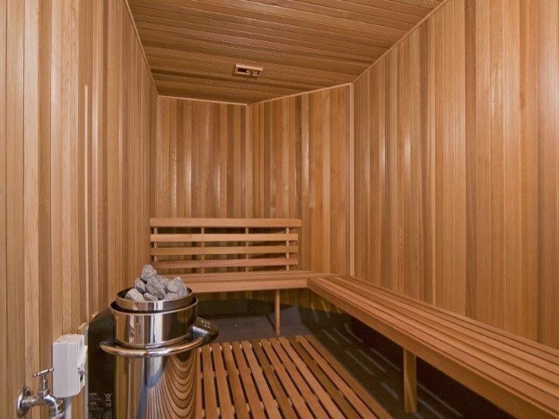 43 Knights Bridge Parade, Paradise Point QLD 4216