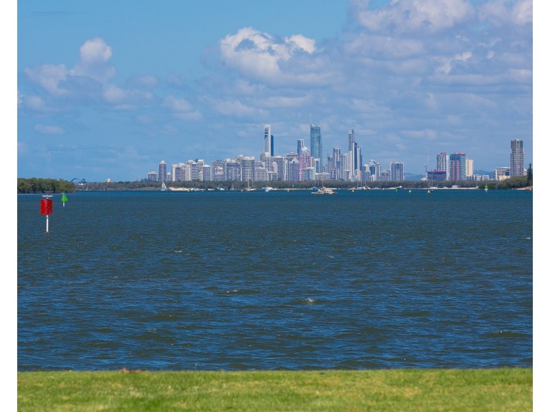 17 King Arthurs Court, Sovereign Islands QLD 4216