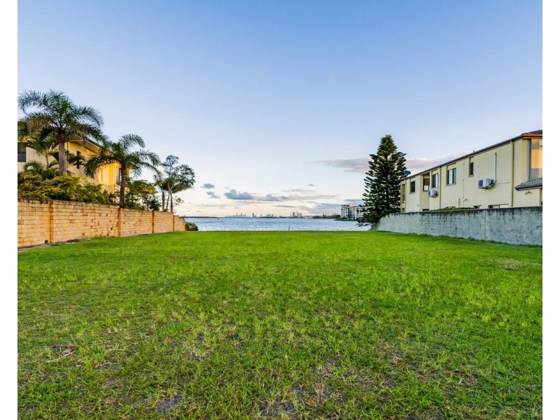 17 King Arthurs Court, Sovereign Islands QLD 4216