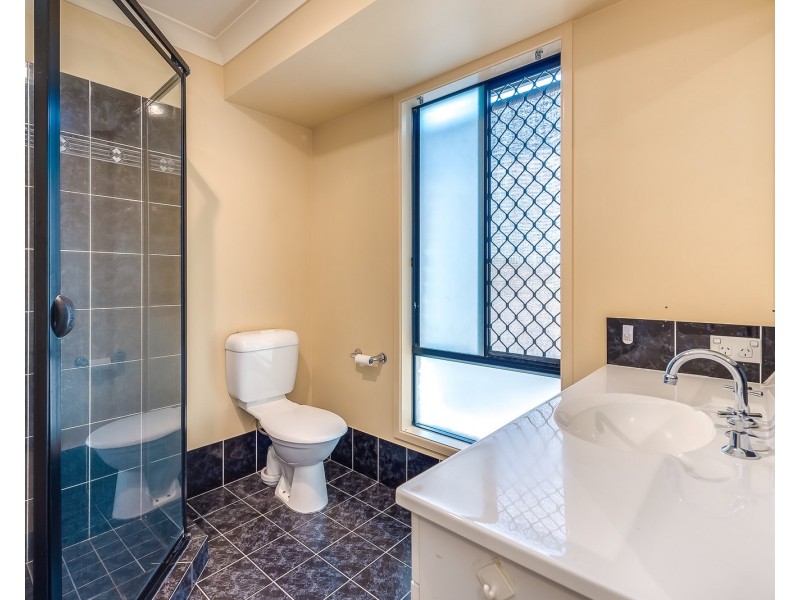 12 Hatutu Street, Pacific Pines QLD 4211