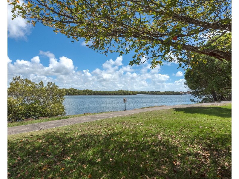 244/125 Hansford Road, Coombabah QLD 4216