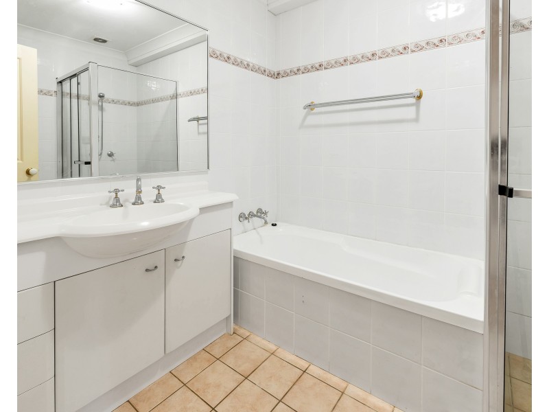 59/88 Limetree Parade, Runaway Bay QLD 4216