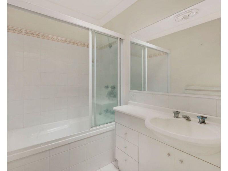 1/24 Terrigal Crescent, Southport QLD 4215